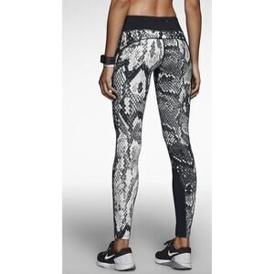 Nike Epic Lux Python Black and White Dri- Fit Leggings Medium